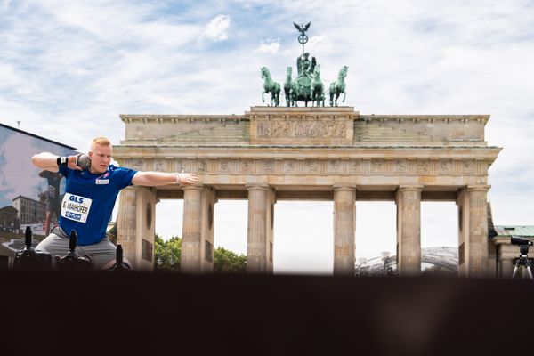 Eric Maihoefer (VfL Sindelfingen) beim Kugelstossen waehrend der deutschen Leichtathletik-Meisterschaften auf dem Pariser Platz am 24.06.2022 in Berlin